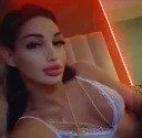 Bună dragii mei sunt raina o transexuală reală accept şi party Pentru mai multe detalii contactează - imagine 4