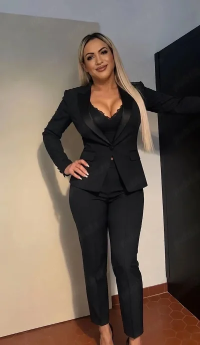 Bună sunt Simona am 1,75 m ofer clipe neuitate domnilor generoși transexuale reală 100%