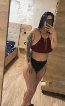 Bruneta cu forme Hott - imagine 1