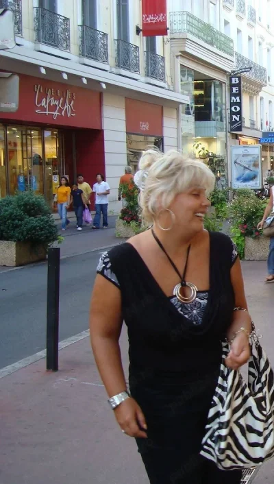 Corina 48 + !! Ofer companie, masaj mici fantezii Domnilor