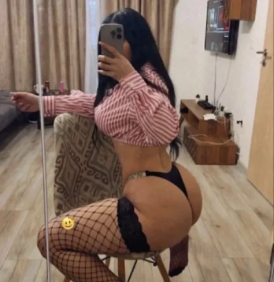Bruneta sexi servici totale