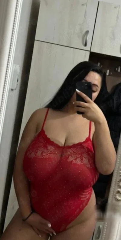 Nicol brunetă miniona fără grabă