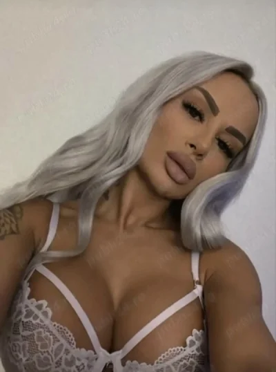 Blonda sexy reală cu servicii de calitate