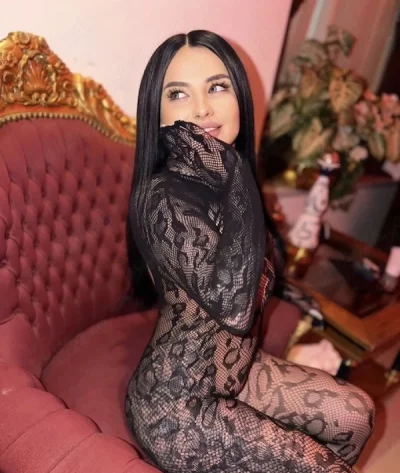 Adina Now Fac și Deplasării