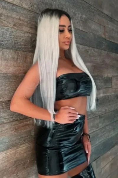 Blonda suprema ! La mine sau la tine