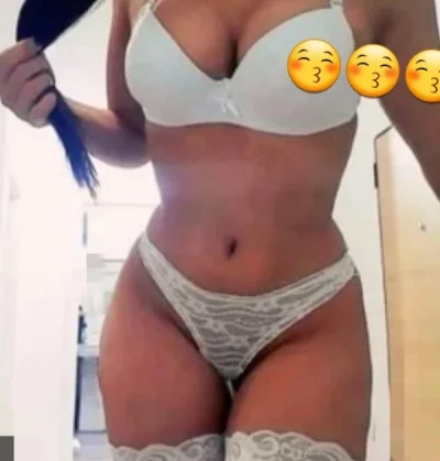 Bruneta sexy poze reale nouă în oraș beszelek magyarul is