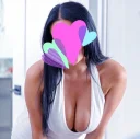 O brunetă cu sănii frumoşi - imagine 3