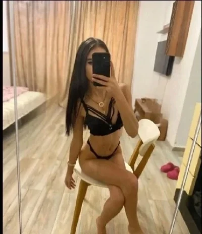Buna sunt emma noua in oras la tine fac si party