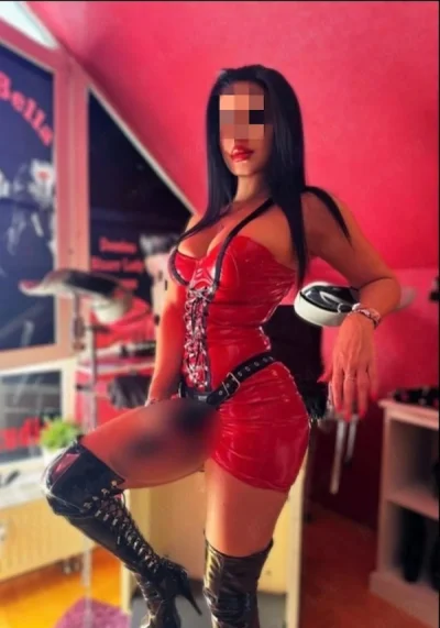 Stăpâna Mona Servicii Complete Dominare Party