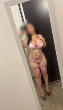 Brunetă senzuală si forme apetisante - imagine 1