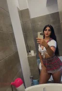 Bruneta Xxx Hai sa petrecem clipe fierbinti - imagine 1