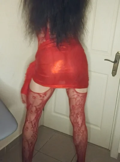 Sunt gay pasiv travestit, caut activ
