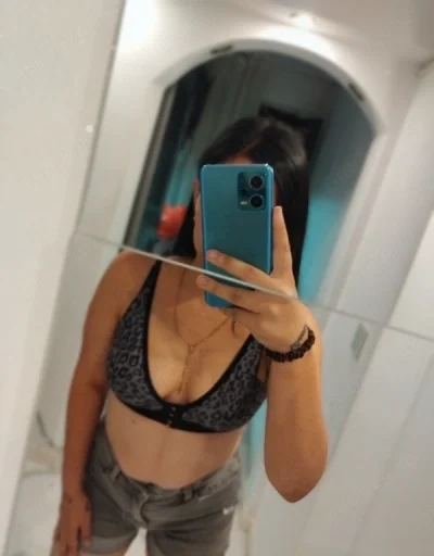 Buna sunt Andreea și sunt nouă în orașul tău am 21 de ani și sunt dornică să te cunosc!!