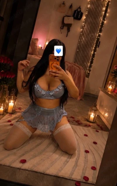 Noua in locatie! Bruneta cu forme! Fac si deplasari!