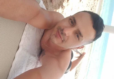 Tanar gay nou la tine in oras
