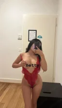 Betty bruneta zona Auchan Titan - imagine 3