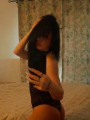 Brunetă minionă nouă in orașul tău - imagine 2