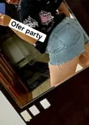 Sunt noua in oraș fac și party - imagine 3
