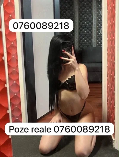 Bruneta 20 de ani
