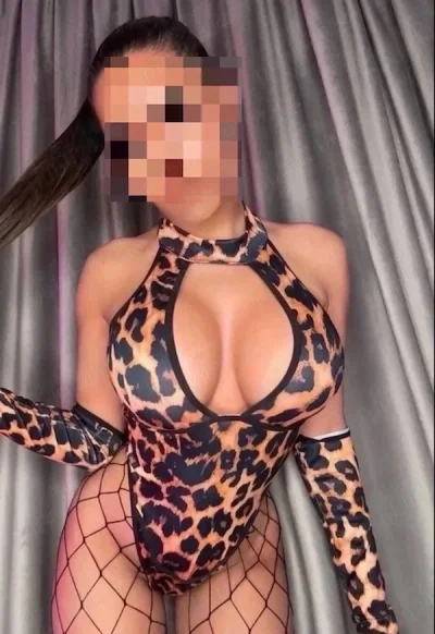 Bună sunt , o brunetă sexy sociabilă cu bun simț . Sper ca și tu vrei să petrecem clipe frumoase îm