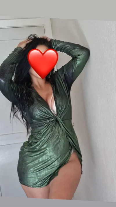 Bună dragii mei sunt o bruneta sexy noua în oraș pozele mele sunt reale 100 % fac sii partyy