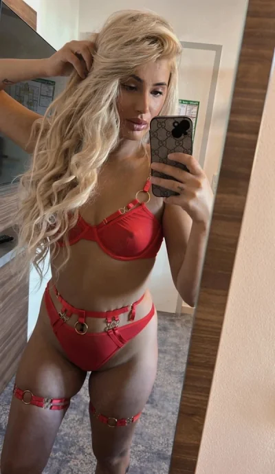 Papusica Porno....Amanta perfecta...Adella