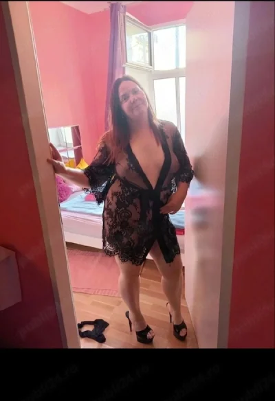 Buna sunt Larisa si sunt open minde