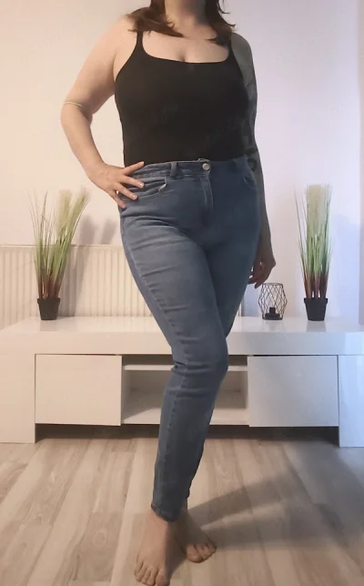 Șatenă cu forme, 45 ani. Nu primesc cu accesorii.