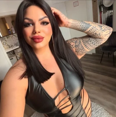 Amyra bruneta sexy ,pentru prima dată la tine în oraș