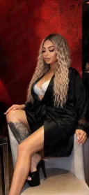 Bună dragii mei Mă numesc Larisa o transexuală reală 100% blondă siliconată - imagine 1