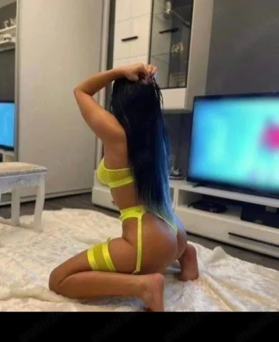 Azi am ajuns bruneta cu forme de vis
