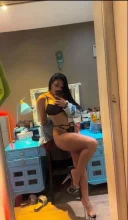 RAYSA ,bruneta tatuata plina de chef de viata si cu chef de distractie - imagine 1