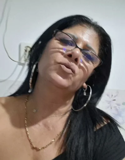 Matură 40+ accept sărutări intime